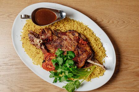 Лопатки ягненка с гарниром