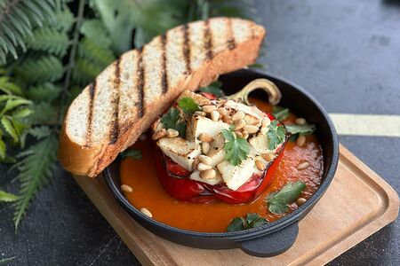 Запеченный перец с домашним сыром и кальмаром Взрывной перец