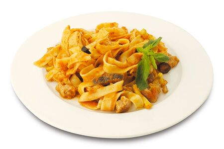 Фетучини с курицей и овощами 