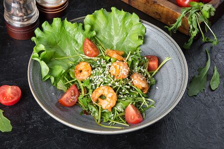 Рукола с креветками