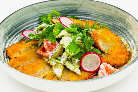 Салат с хрустяшей свининой