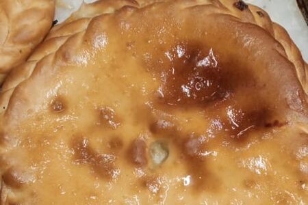 Пирог осетинский с капустой и сыром 