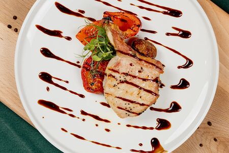 Свиная корейка, фаршированная шпинатом и сыром