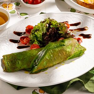 Омлет из шпината с творожным кремом