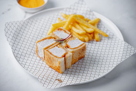 Кацу с курицей и картофелем фри