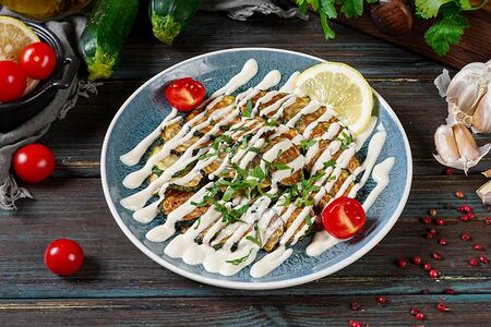 Кабачки в соусе тахини