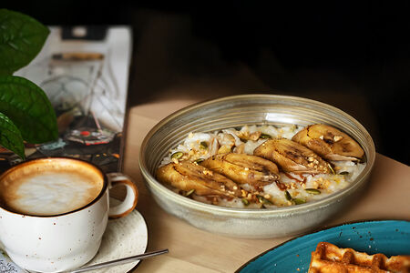 Рисовая каша с бананом и соленой карамелью