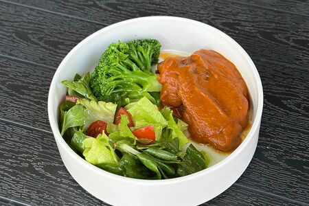 Томленые говяжьи щёчки с овощами