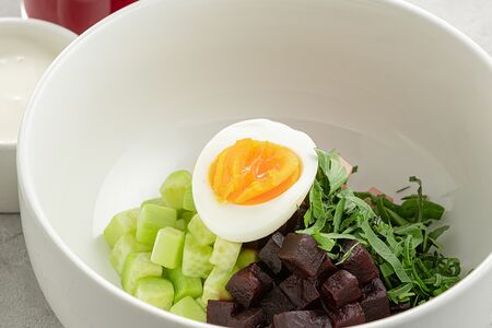 Холодный борщ с языком