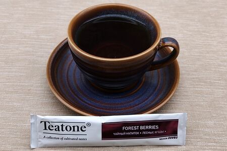 Чайный напиток с лесными ягодами