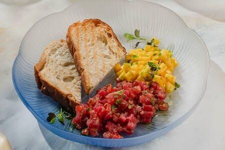 Тартар из тунца с апельсиново-тайским кремом