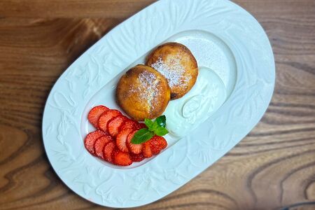 Сырники с клубникой