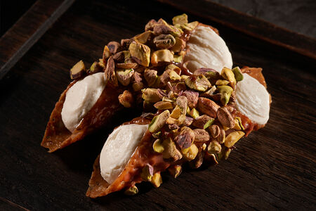 Канноли с фисташками и рикоттой