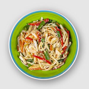 Креветка и кальмар с лапшой удон в сливочном соусе