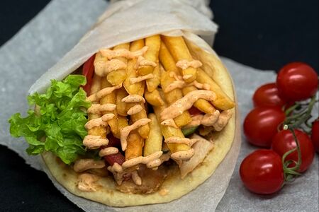 Закрытый сувлак с курицей