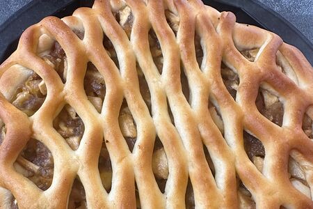 Пирог с яблоком на сдобном тесте