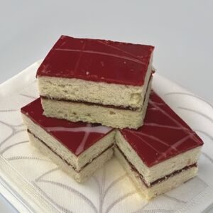 Пирожное песочное в глазури Полоска