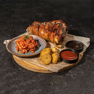 Рулька подкопчённая с картофелем и капустой