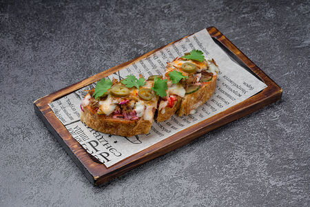 Тартин со свининой BBQ