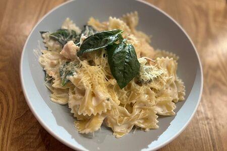 Фарфалле с лососем в сливочном соусе