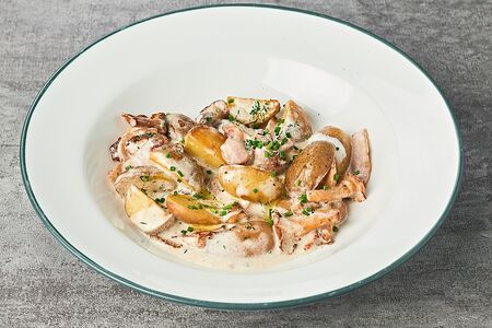 Картофель стоун с лисичками и беконом