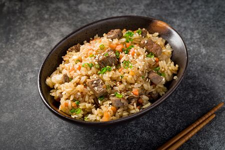 Рис жареный с говядиной и овощами 