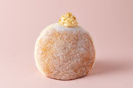 Пончик с арахисовым кремом