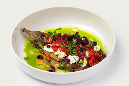 Запечённый баклажан с сыром фетакса и томатами