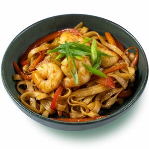 Удон с креветками и овощами