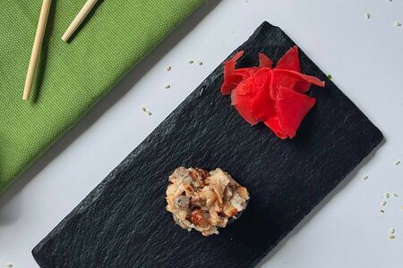 Острый гункан с угрем