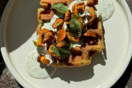 Картофельная вафля с лисичками