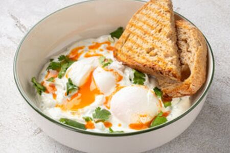 Турецкий завтрак с яйцами пашот и мятным кремом