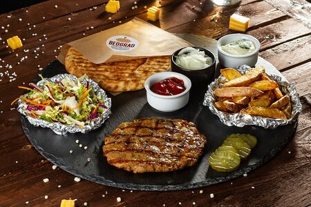 Сет на одного с плескавицей