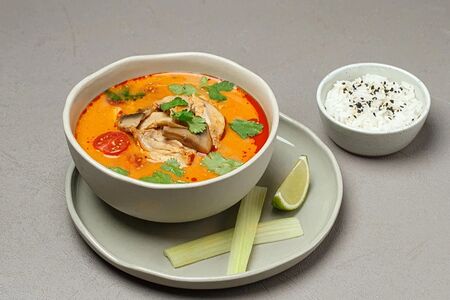 Том ям с курицей