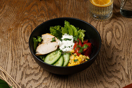 Боул с курицей и кукурузой