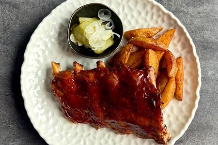 Томленые свиные ребра классические 