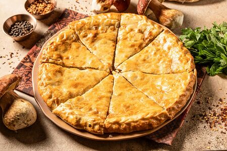 Пирог с вешенками, белыми грибами и сулугуни