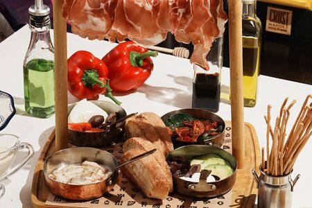 Закуски к вину Неаполитанский