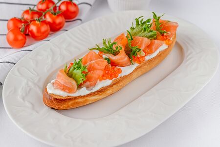 Бриошь с лососем