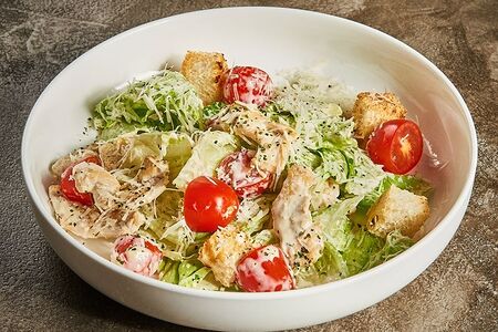 Цезарь с запеченной куриной грудкой