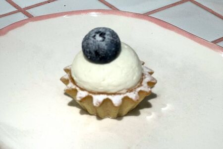 Корзинка с голубикой