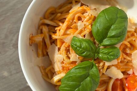 Паста с креветками и кальмарами