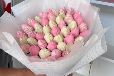 Букет клубники в шоколаде №2 размер L 