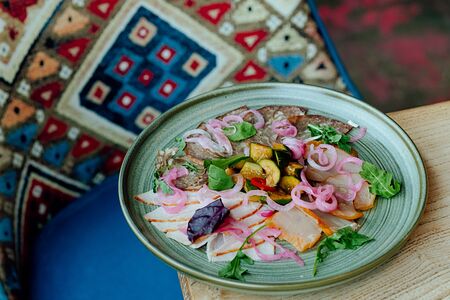 Мясные деликатесы