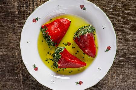 Перцы пикильо, тунец 