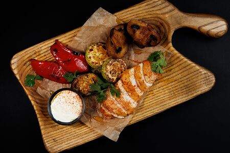 Куриное филе с овощами гриль