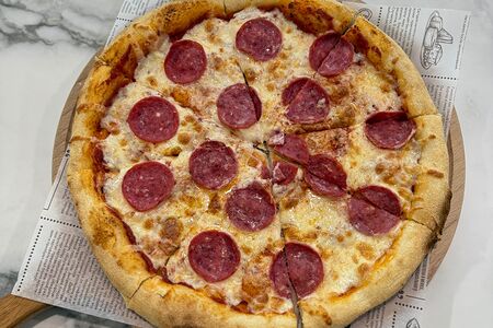 Пицца пеперони 