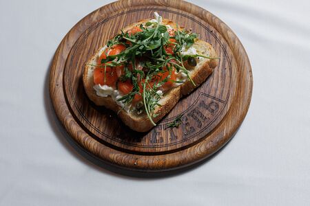 Брускетта с лососем и Страчателлой
