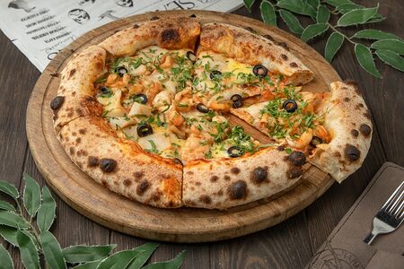 Пицца с креветками и кальмаром 