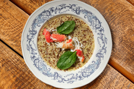 Киноа с камчатским крабом